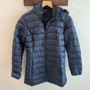 Eddie Bauer Women's CirrusLite Hooded Down Puffer Jacket Navy Small